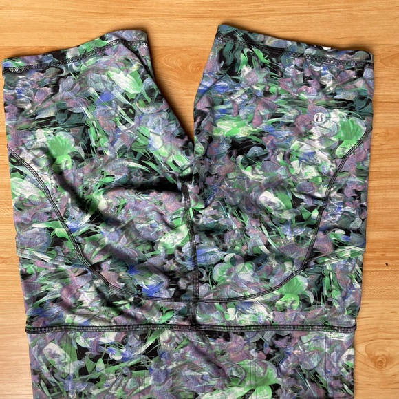 Lululemon High Rise Shorts Rapid Flourish Multicolor - Picture 6 of 7